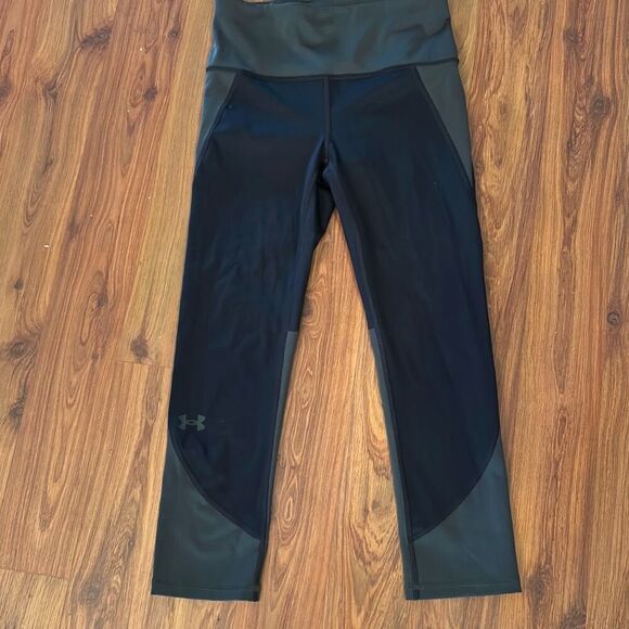Under Armour olive green black fitted Capri fitness pants size S - Picture 1 of 4